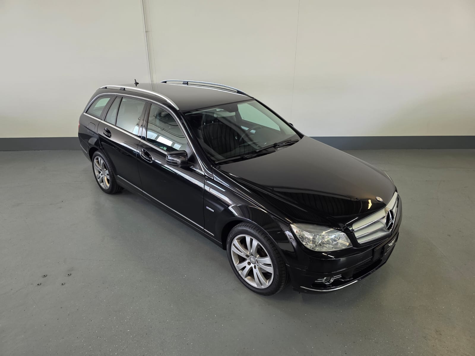 MERCEDES-BENZ C 180 CGI BlueEfficiency Avantgarde-image-0