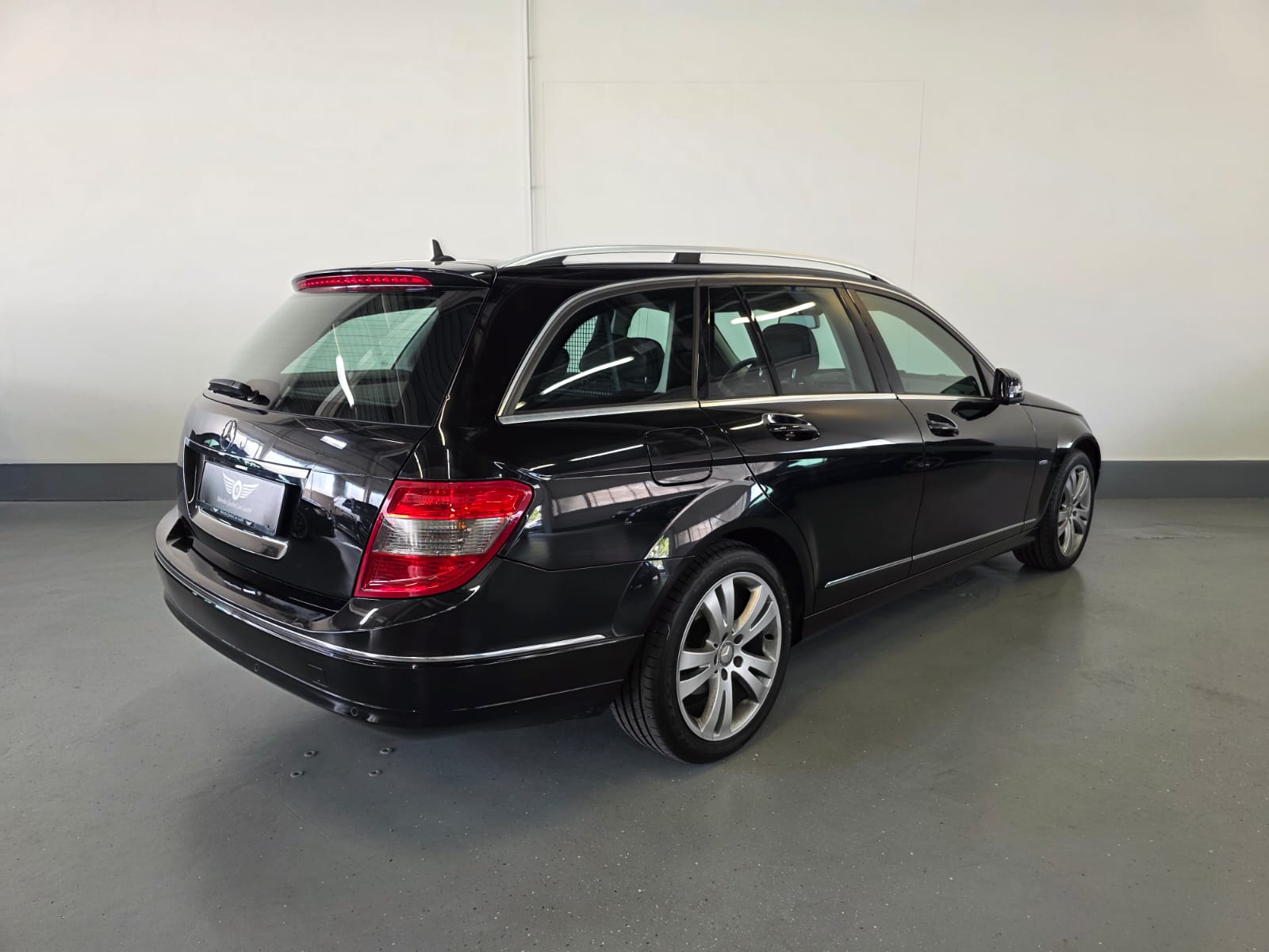 MERCEDES-BENZ C 180 CGI BlueEfficiency Avantgarde-image-9