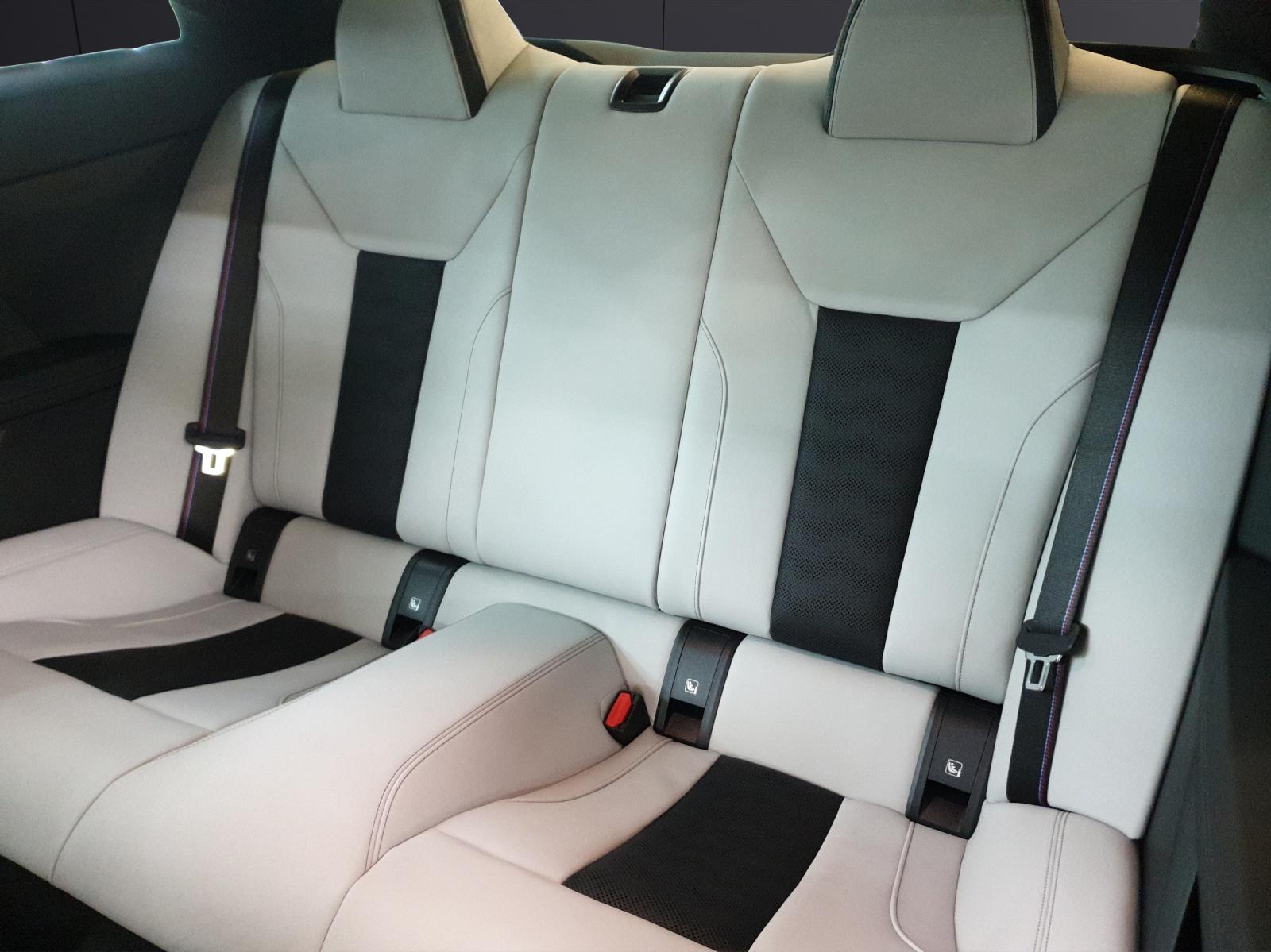BMW M4 Competition Coupé-image-11