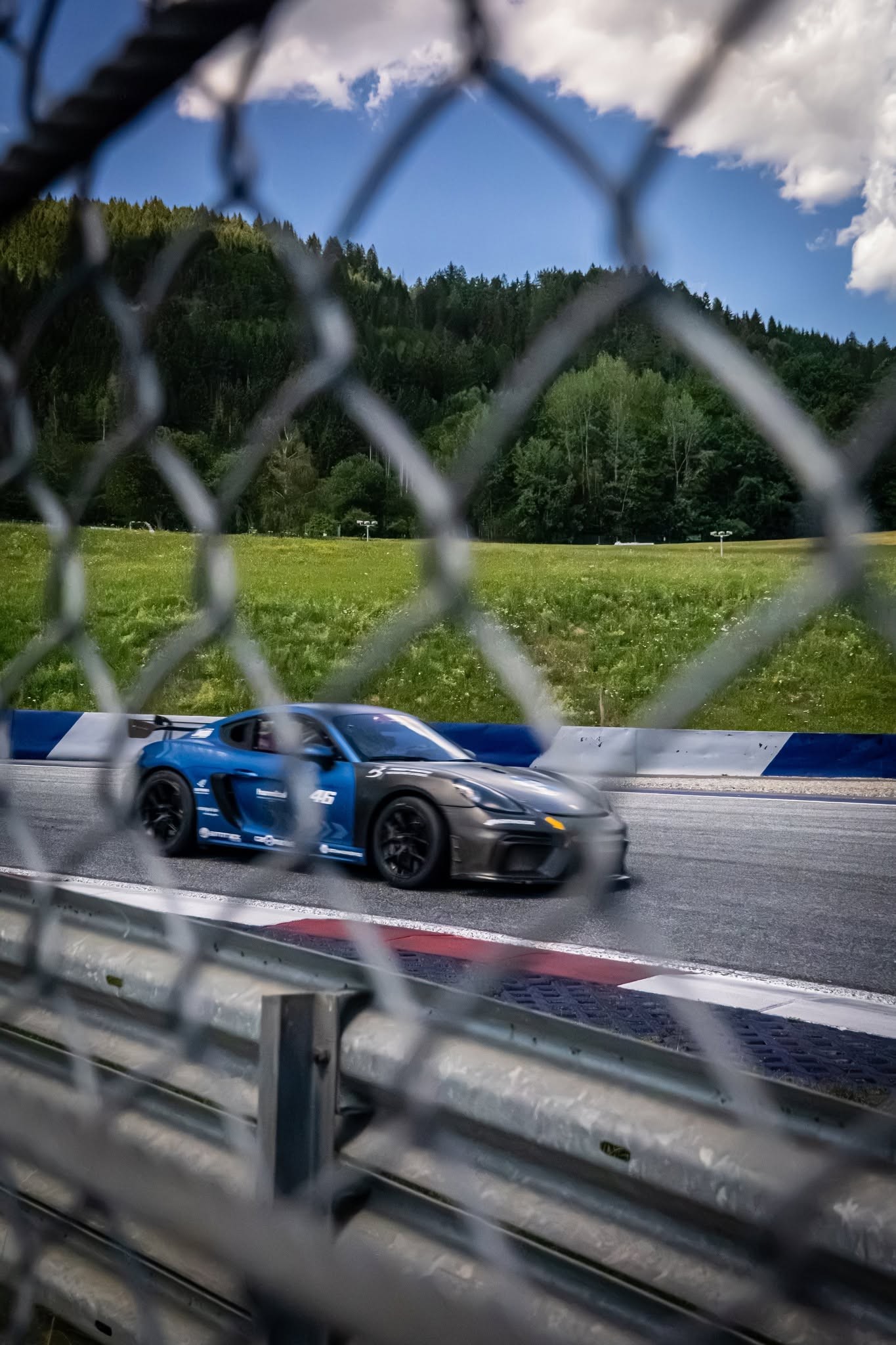 PORSCHE CAYMAN GT4 Clubsport Manthey Racing-image-7