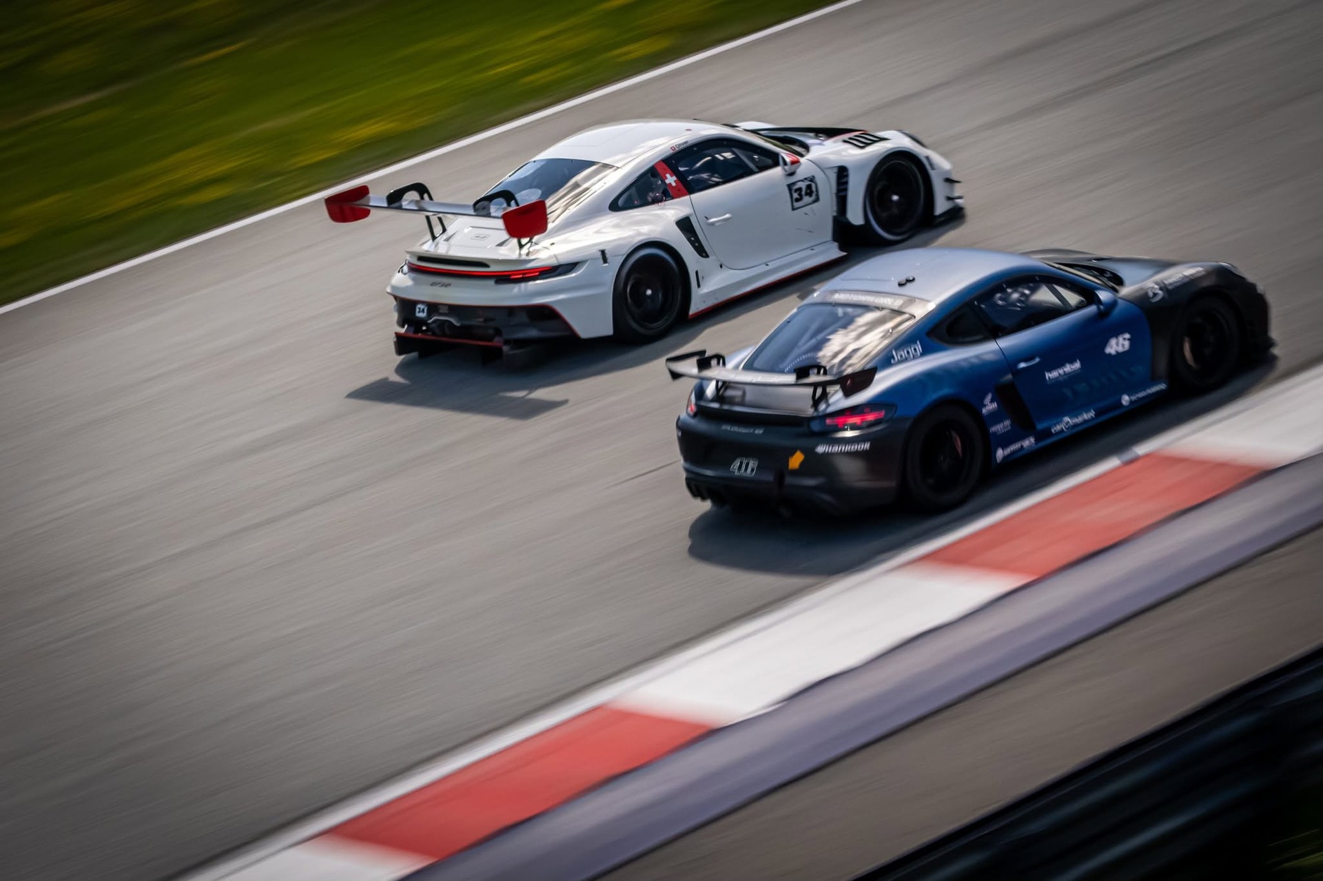 PORSCHE CAYMAN GT4 Clubsport Manthey Racing-image-6
