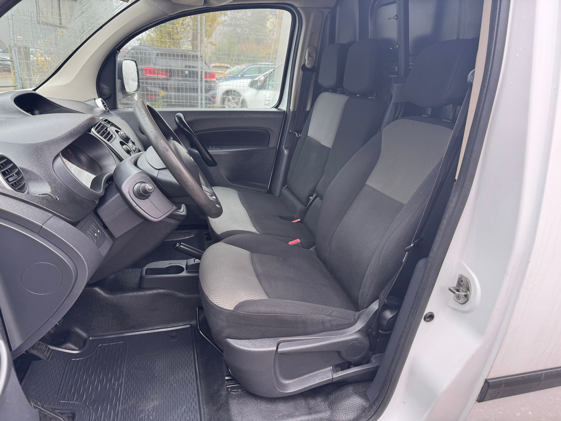 RENAULT Kangoo Medium dCi 90 ENERGY Access ** 3-Plätzer * Klimaanlage * PDC Hinten ** Frisch Ab MFK-image-2