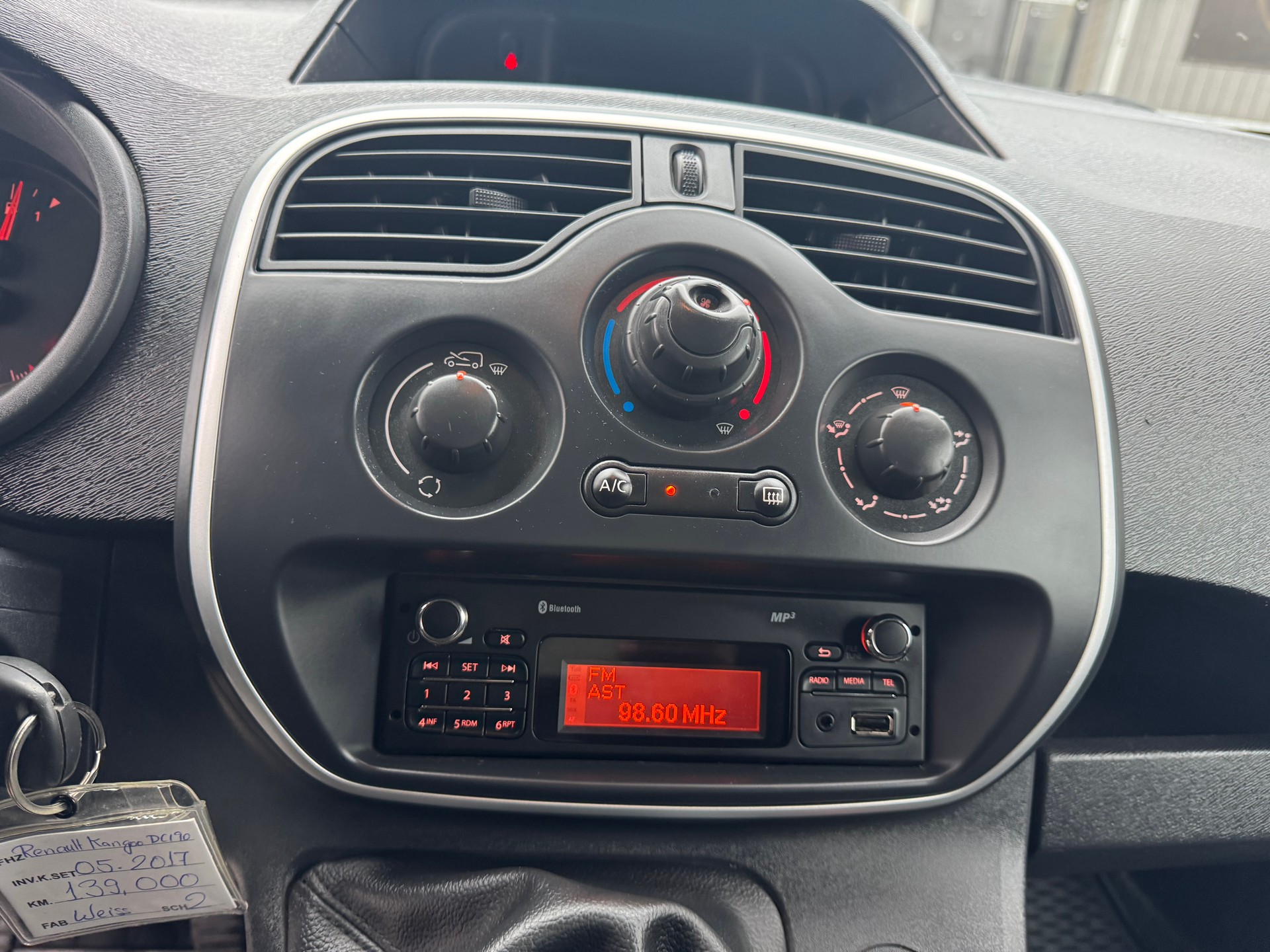 RENAULT Kangoo Medium dCi 90 ENERGY Access ** 3-Plätzer * Klimaanlage * PDC Hinten ** Frisch Ab MFK-image-6