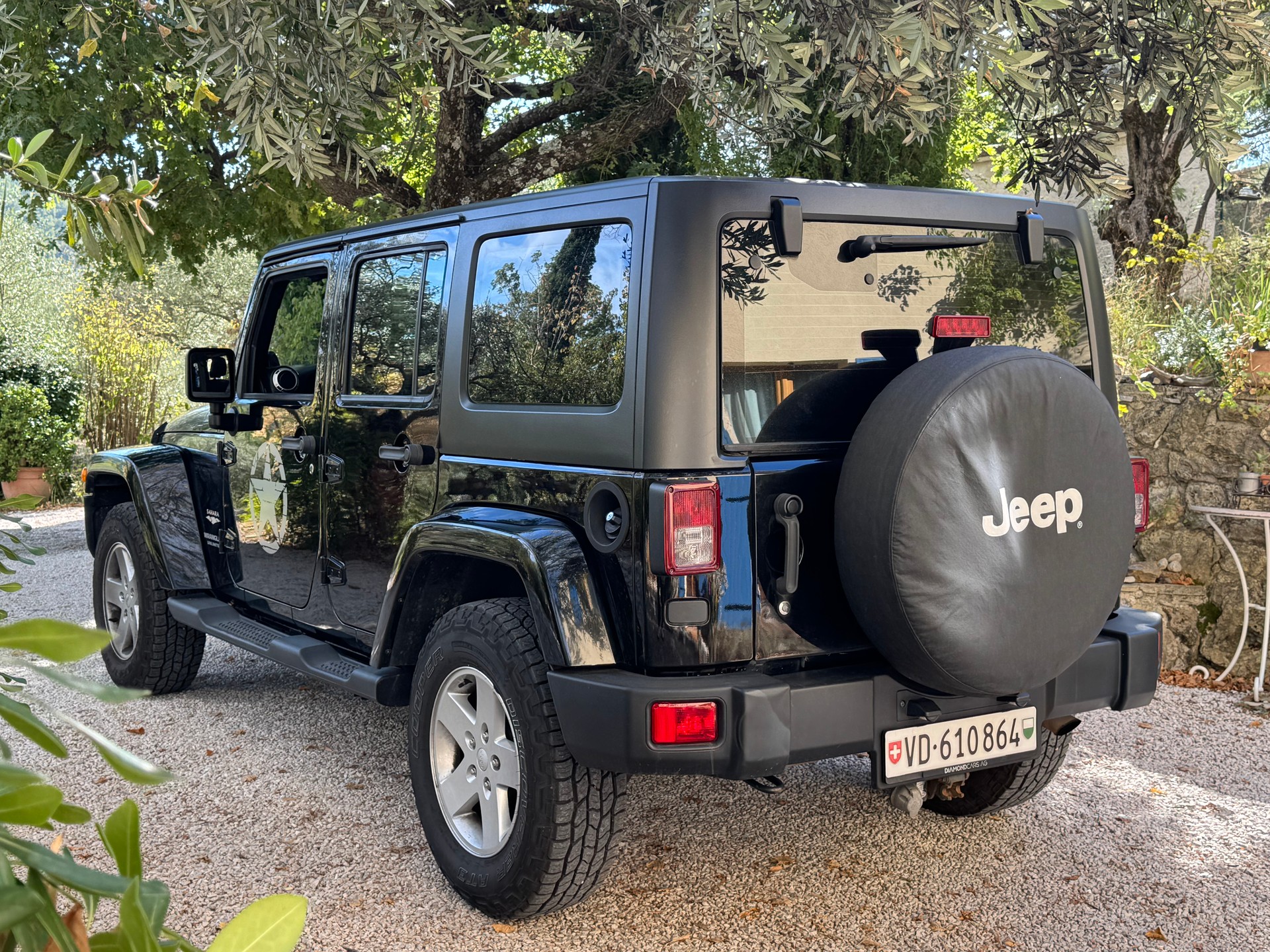 JEEP Wrangler 3.8 Unlimited Sahara Automatic-image-2