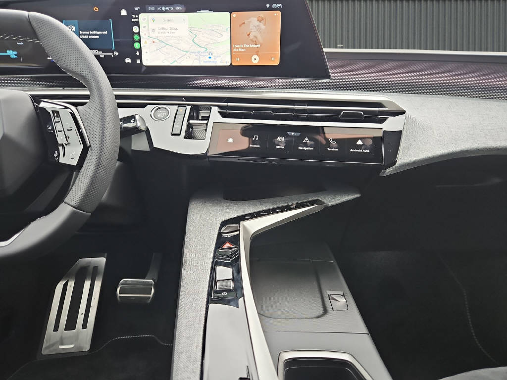 PEUGEOT 3008 1.6 Plug-in Hybrid GT 195PS-image-12