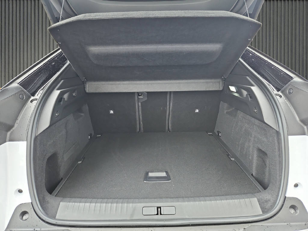 PEUGEOT 3008 1.6 Plug-in Hybrid GT 195PS-image-14
