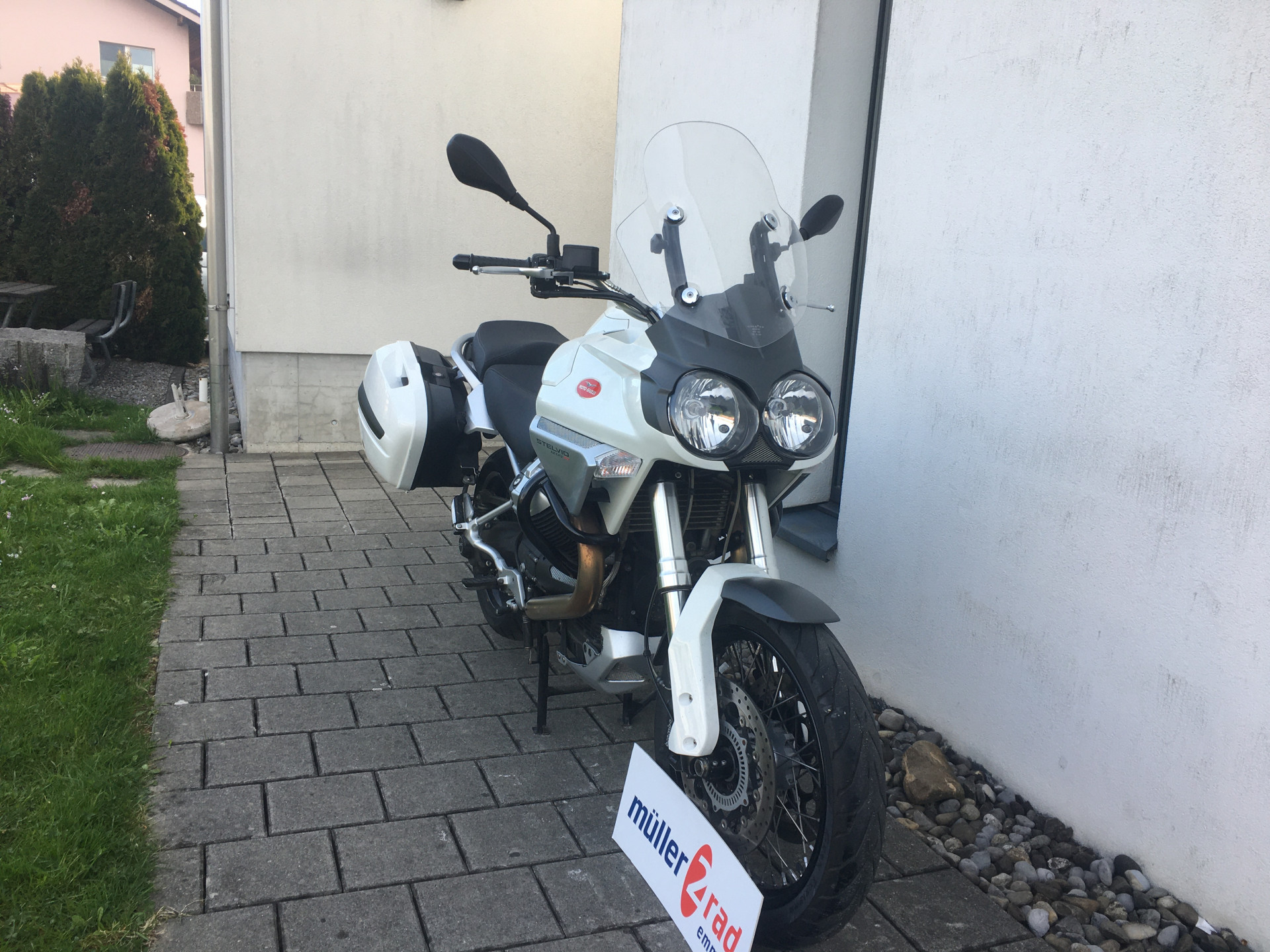 MOTO GUZZI Stelvio 1200-showroom-element-1