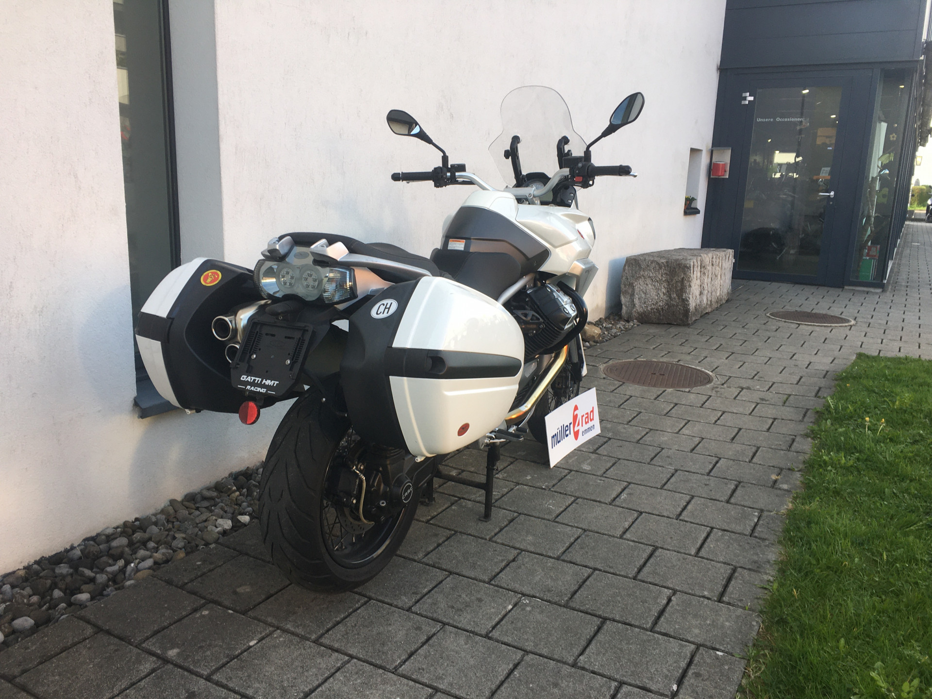 MOTO GUZZI Stelvio 1200-showroom-element-2
