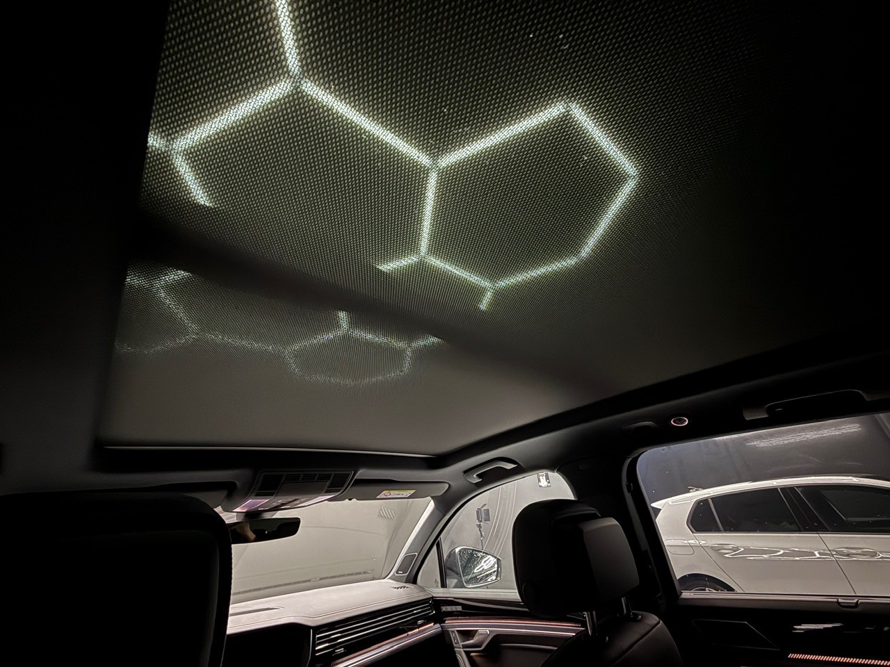 VW Touareg 3.0 TDI R-Line-image-20