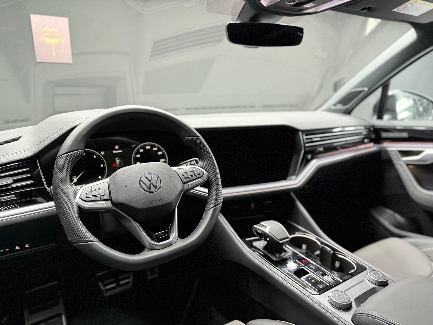 VW Touareg 3.0 TDI R-Line-image-14