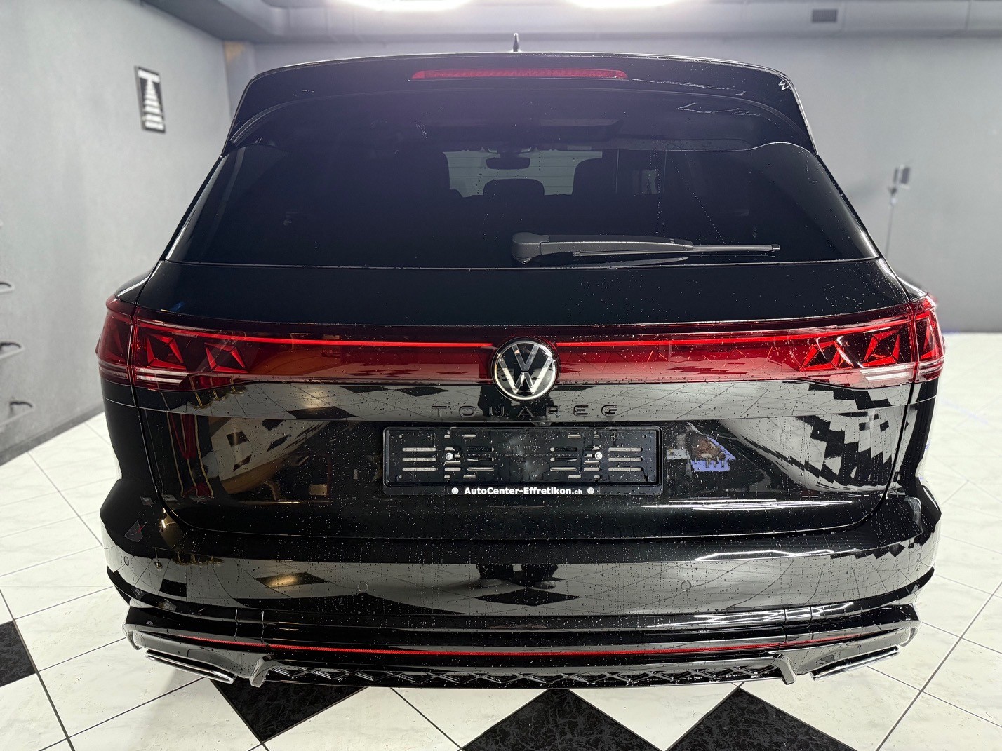 VW Touareg 3.0 TDI R-Line-image-4