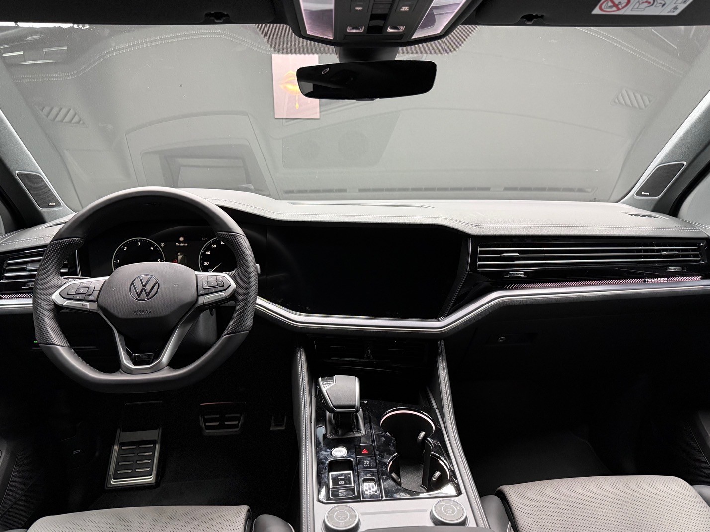 VW Touareg 3.0 TDI R-Line-image-15