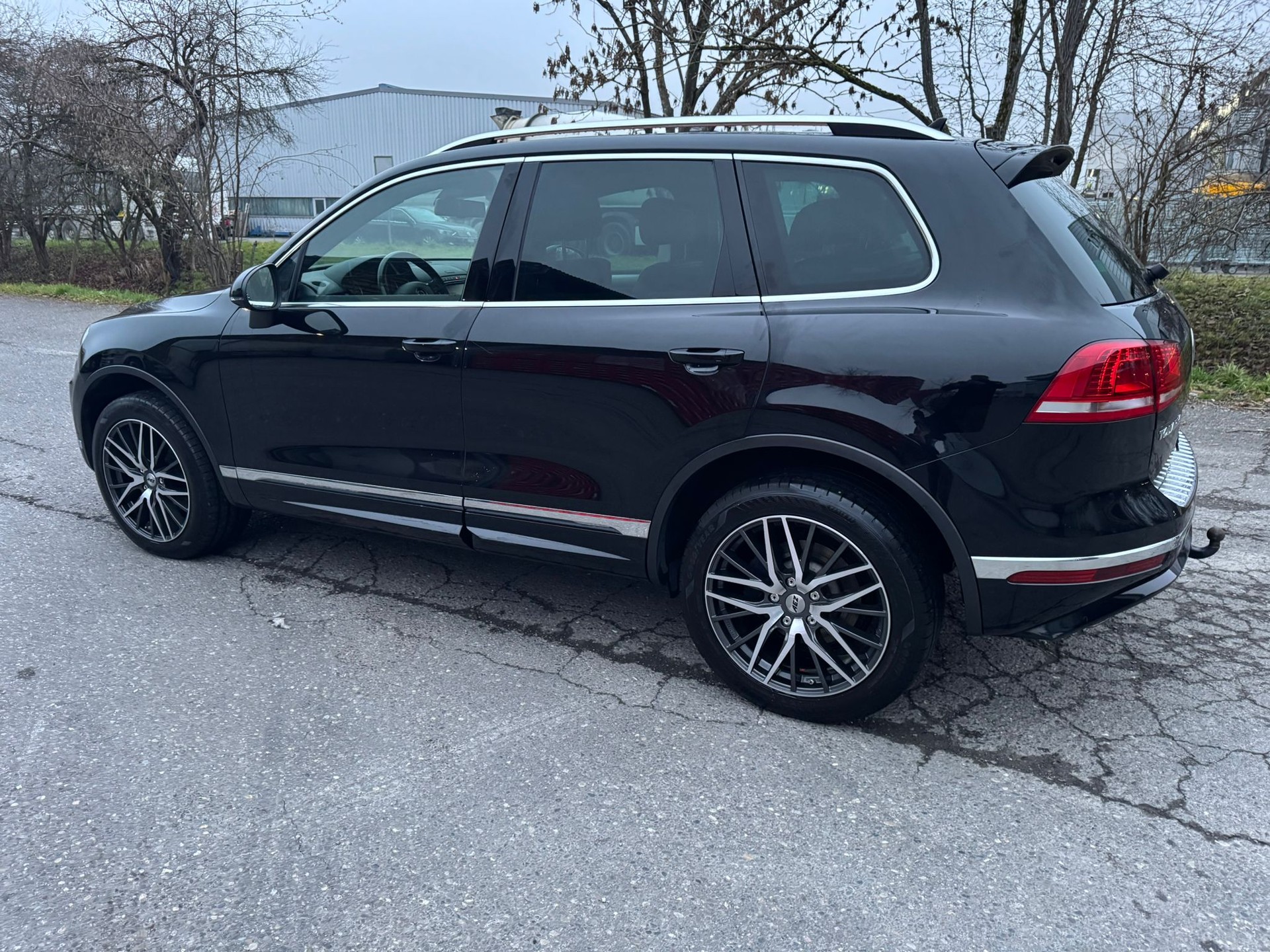 VW Touareg 3.0 TDI R-Line BlueMotion Technology Tiptronic-image-4