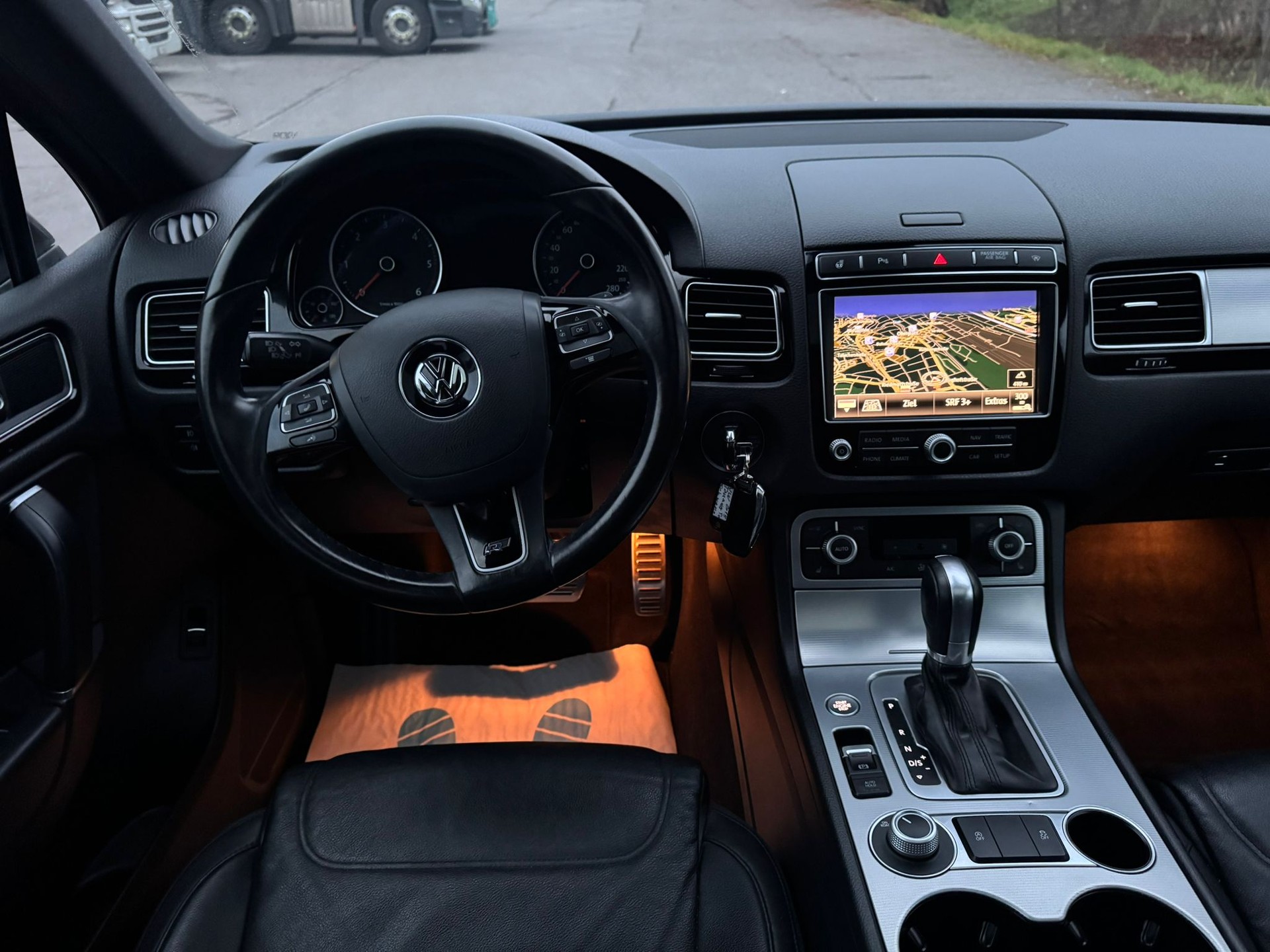 VW Touareg 3.0 TDI R-Line BlueMotion Technology Tiptronic-image-19