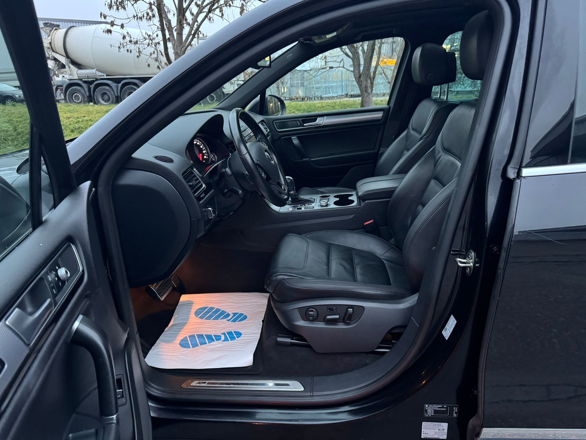 VW Touareg 3.0 TDI R-Line BlueMotion Technology Tiptronic-image-13