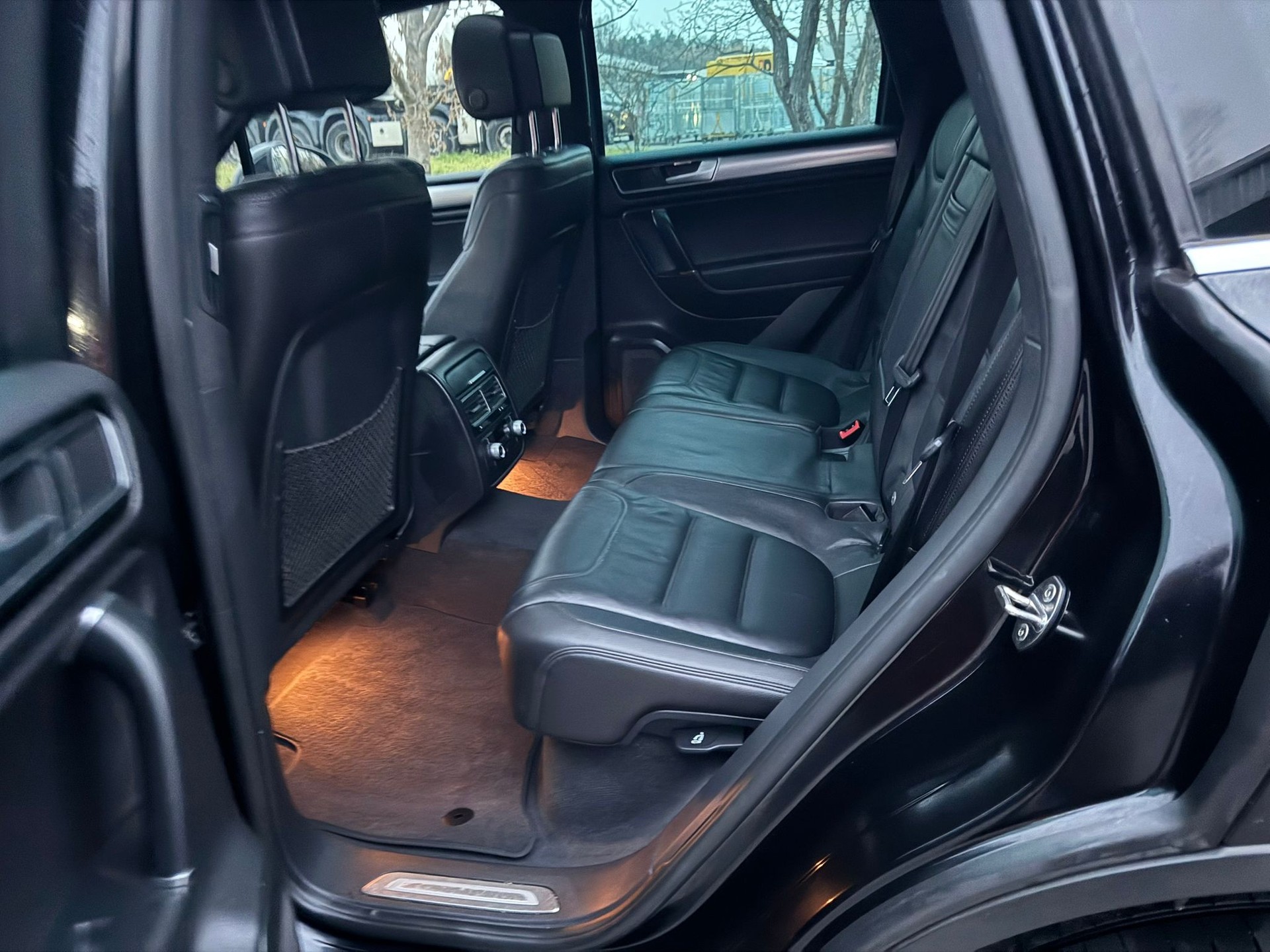 VW Touareg 3.0 TDI R-Line BlueMotion Technology Tiptronic-image-17