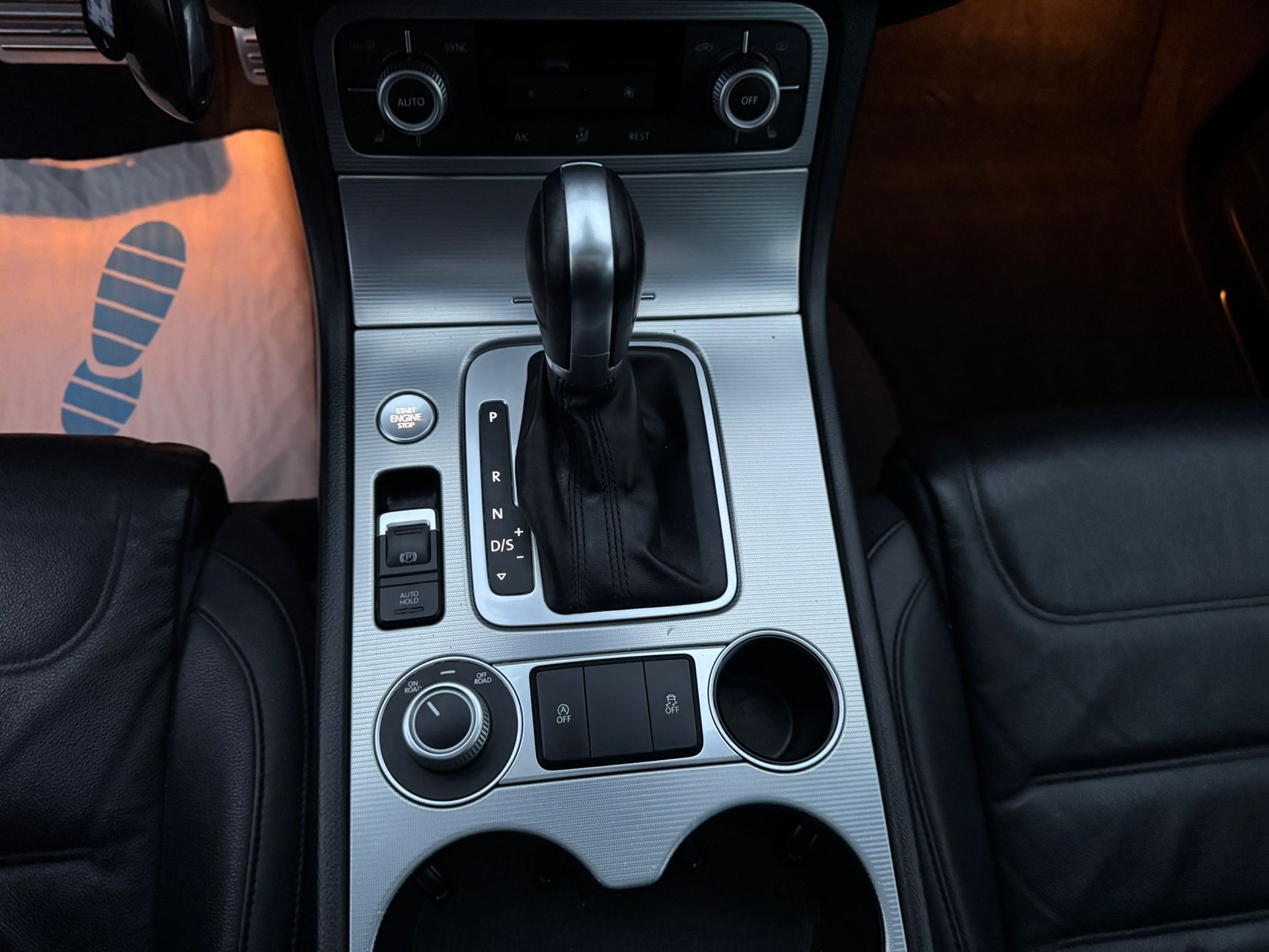 VW Touareg 3.0 TDI R-Line BlueMotion Technology Tiptronic-image-23