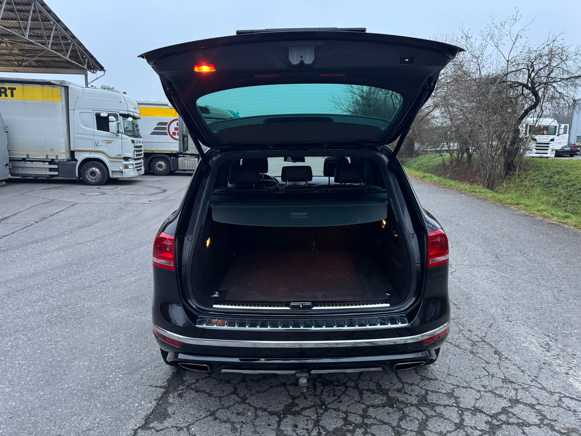 VW Touareg 3.0 TDI R-Line BlueMotion Technology Tiptronic-image-6