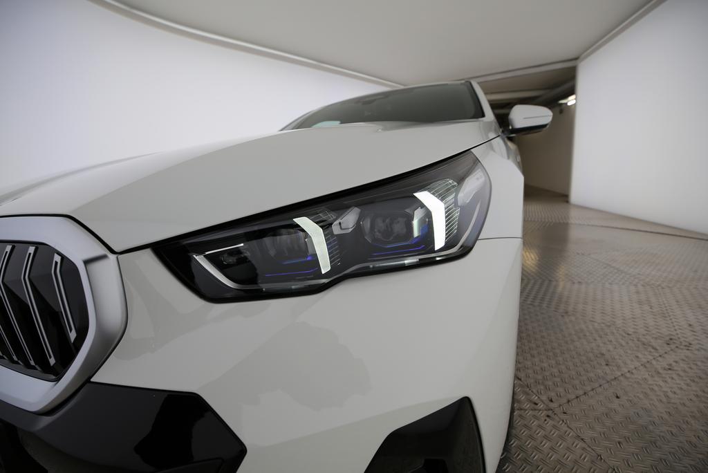 BMW 520d xDrive Touring-image-17