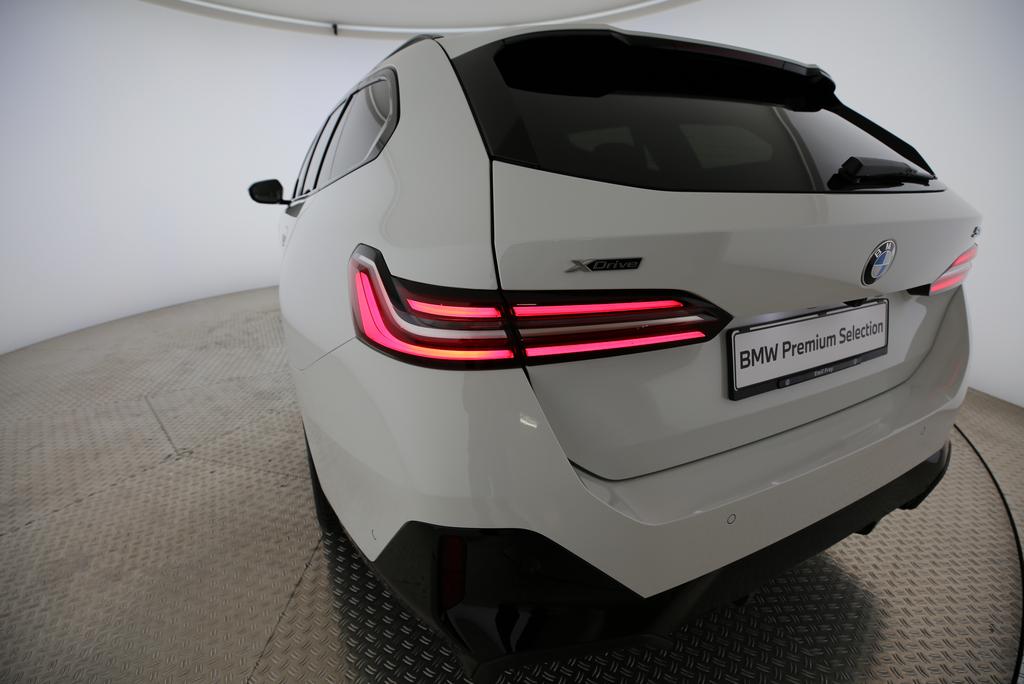 BMW 520d xDrive Touring-image-16