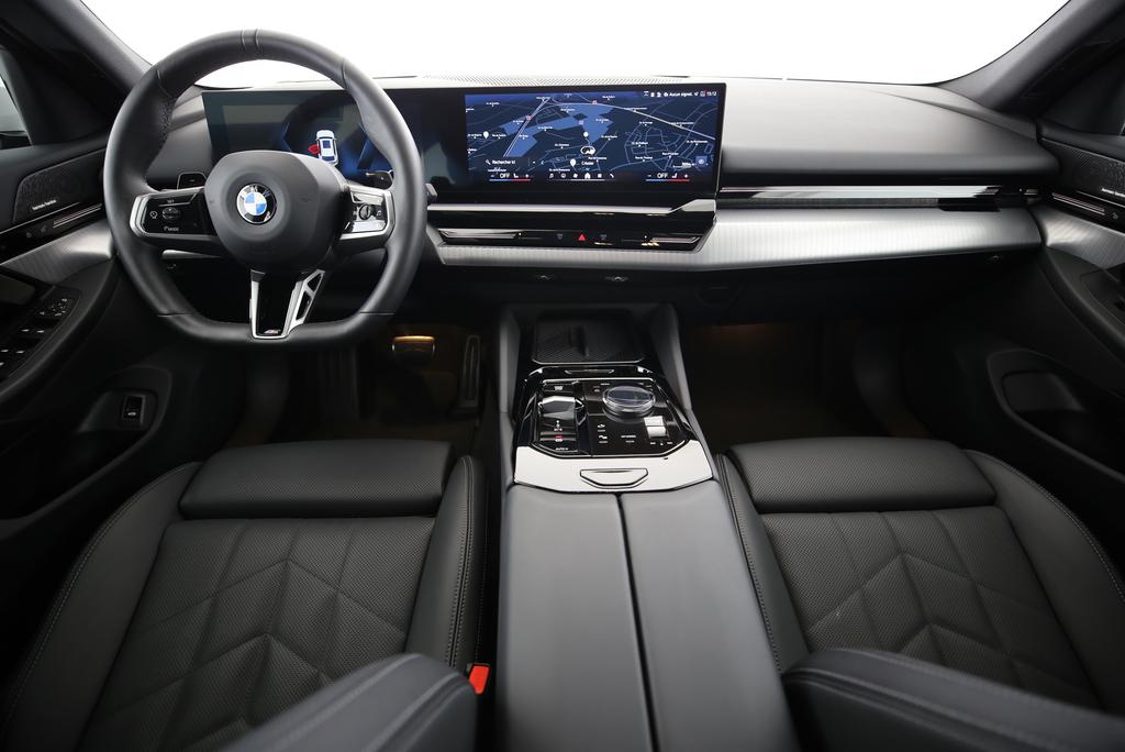 BMW 520d xDrive Touring-image-5