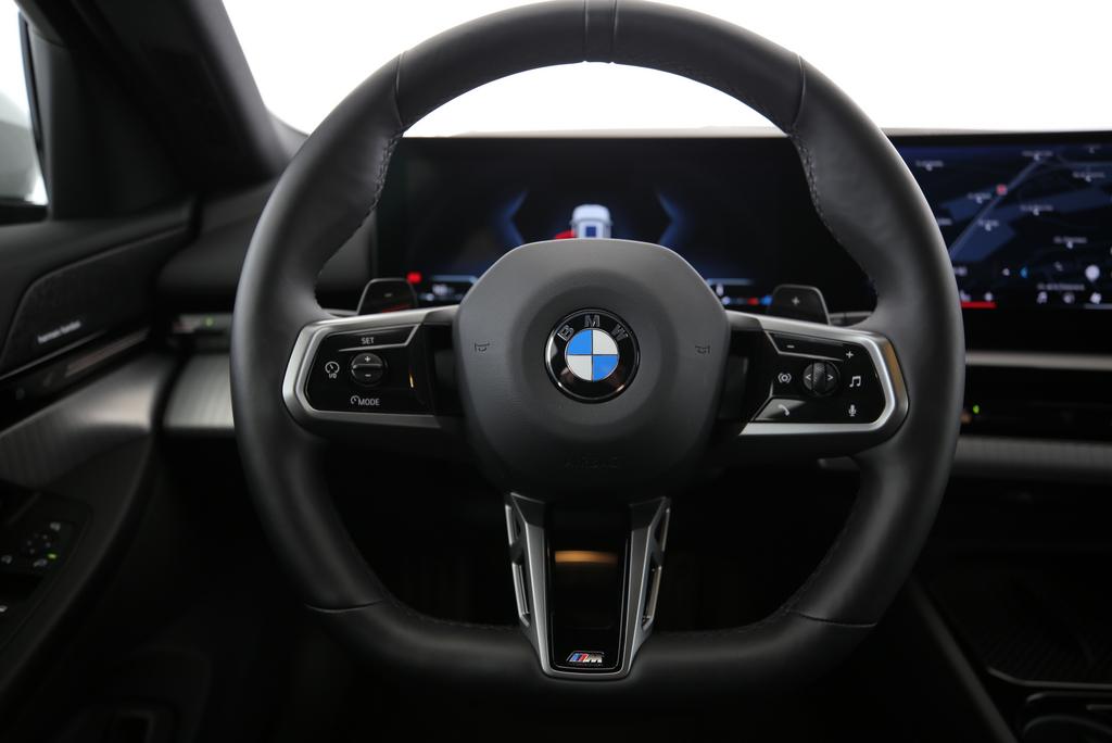 BMW 520d xDrive Touring-image-4