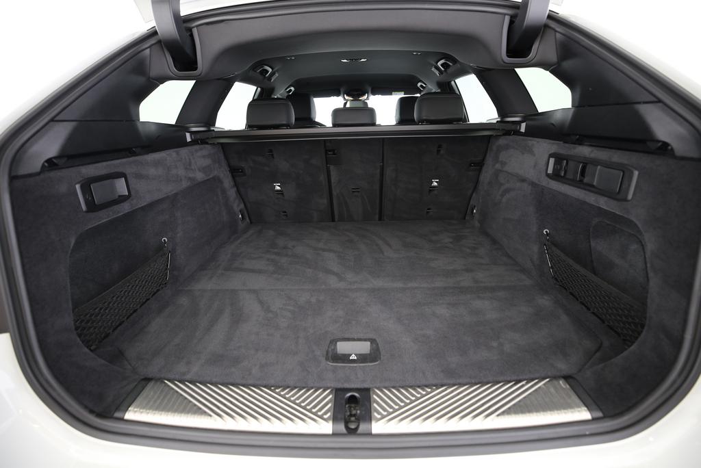 BMW 520d xDrive Touring-image-14