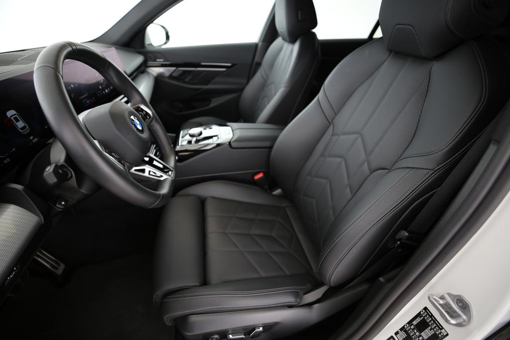 BMW 520d xDrive Touring-image-2