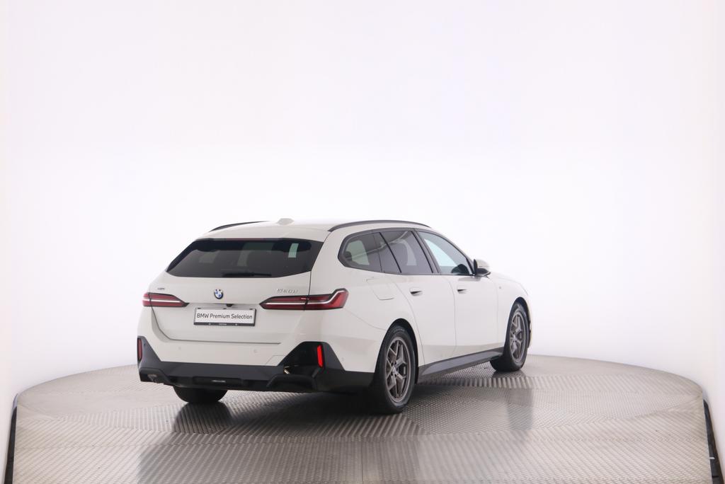 BMW 520d xDrive Touring-image-1