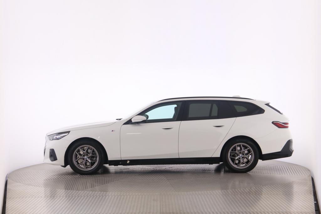 BMW 520d xDrive Touring-image-3