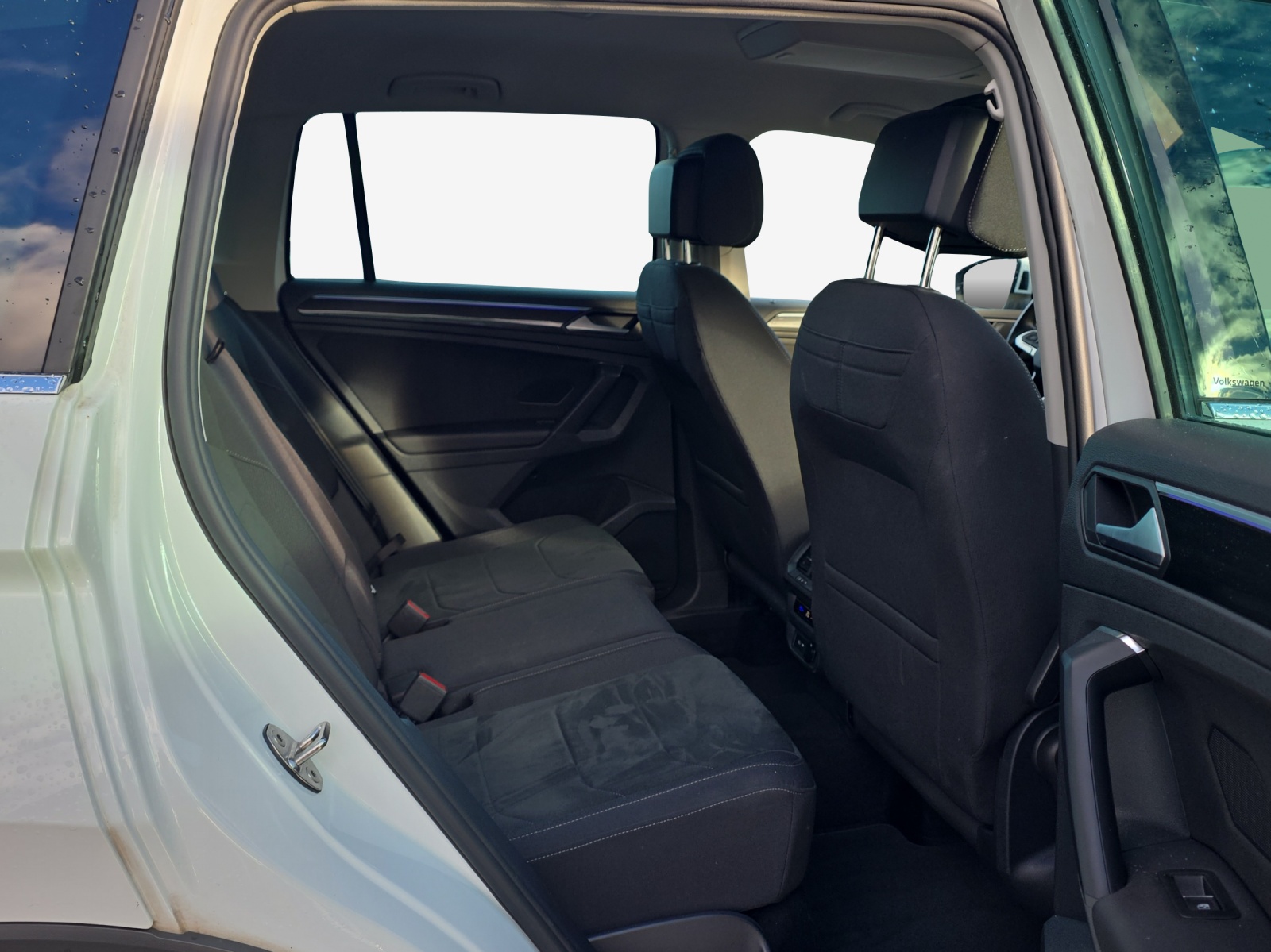 VW Tiguan 2.0 TDI SCR Elegance 4Motion DSG-image-15