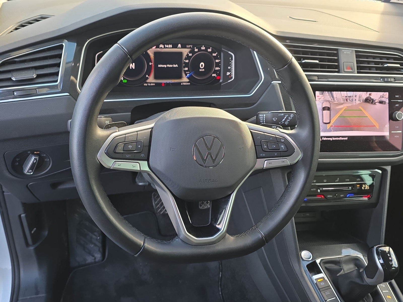 VW Tiguan 2.0 TDI SCR Elegance 4Motion DSG-image-9