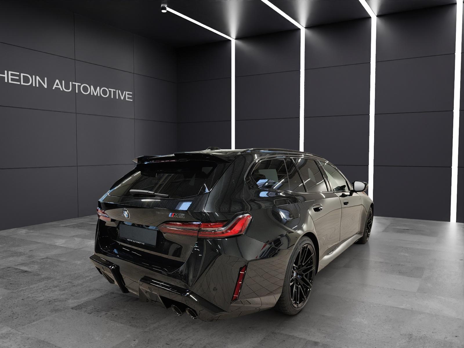 BMW M5 xDrive Touring-image-17