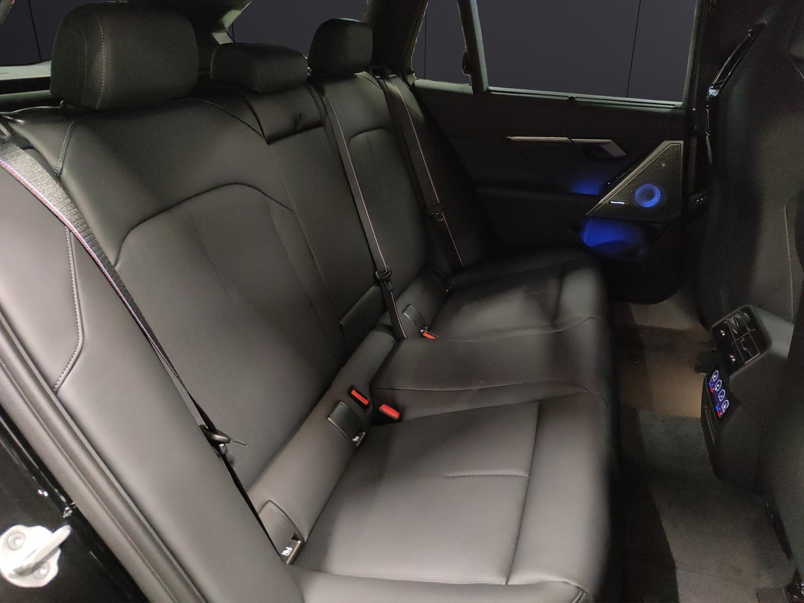BMW M5 xDrive Touring-image-16