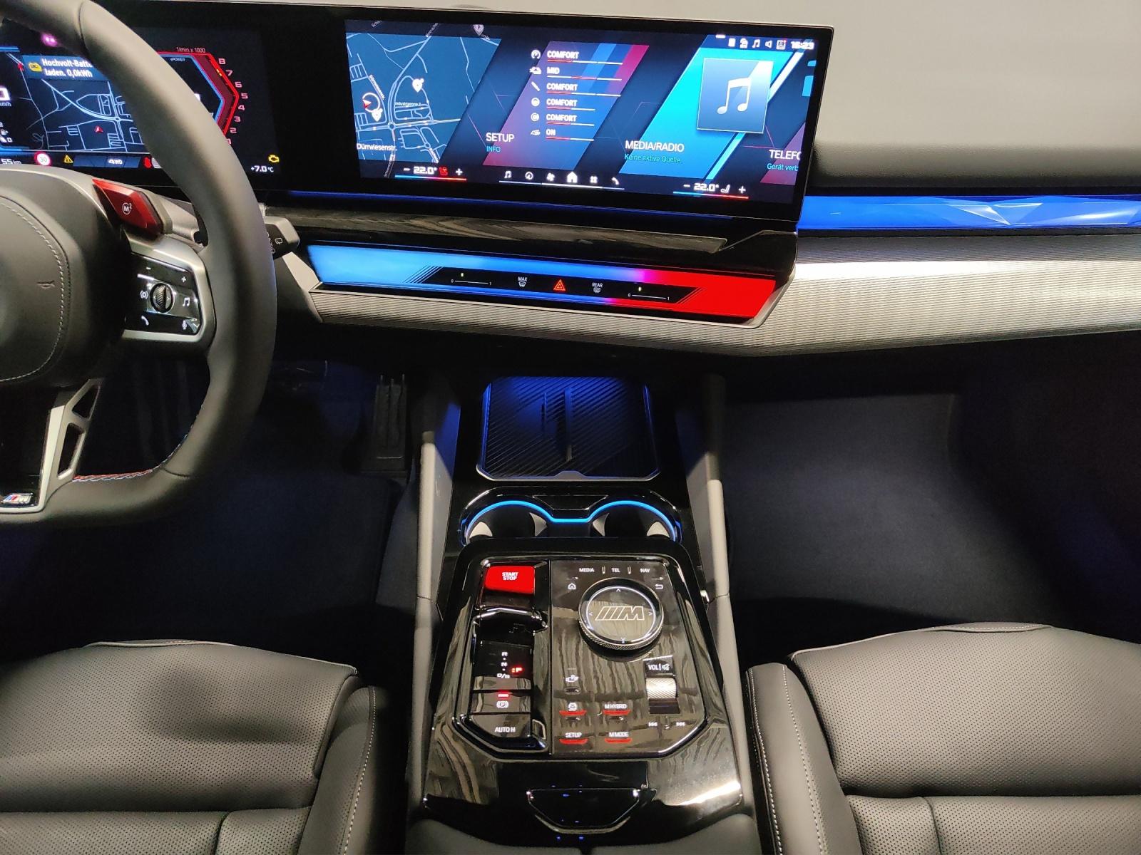 BMW M5 xDrive Touring-image-14