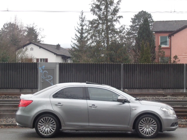SUZUKI Kizashi 2.4 GL Top 4WD CVT-image-11