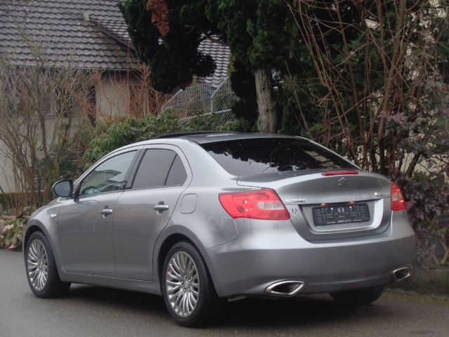 SUZUKI Kizashi 2.4 GL Top 4WD CVT-image-2