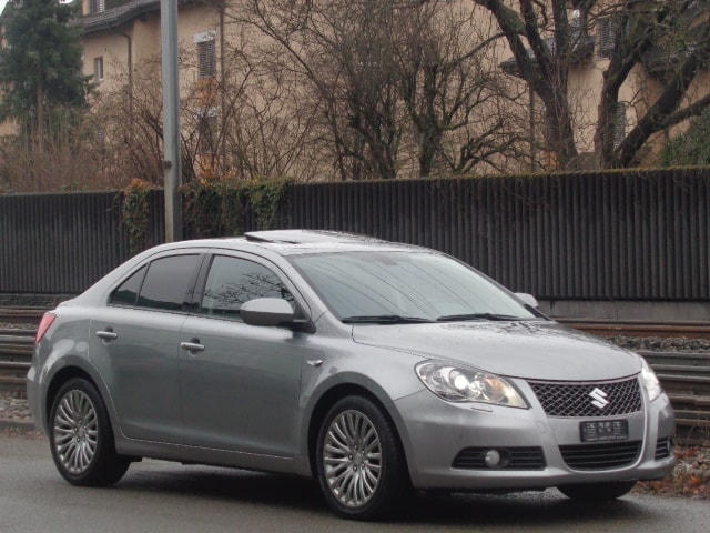 SUZUKI Kizashi 2.4 GL Top 4WD CVT-image-10
