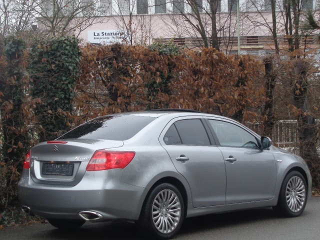 SUZUKI Kizashi 2.4 GL Top 4WD CVT-image-12