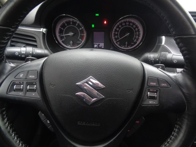 SUZUKI Kizashi 2.4 GL Top 4WD CVT-image-8