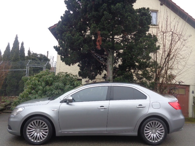 SUZUKI Kizashi 2.4 GL Top 4WD CVT-image-1