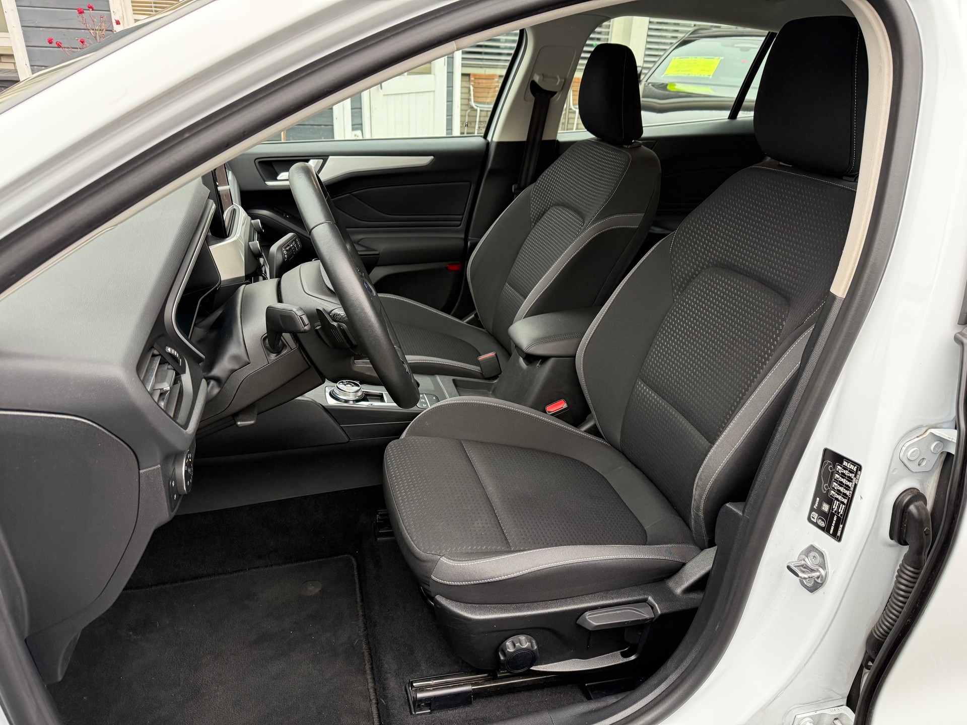 FORD Focus Station Wagon 1.5 EcoBlue 120 Cool & Connect-image-16