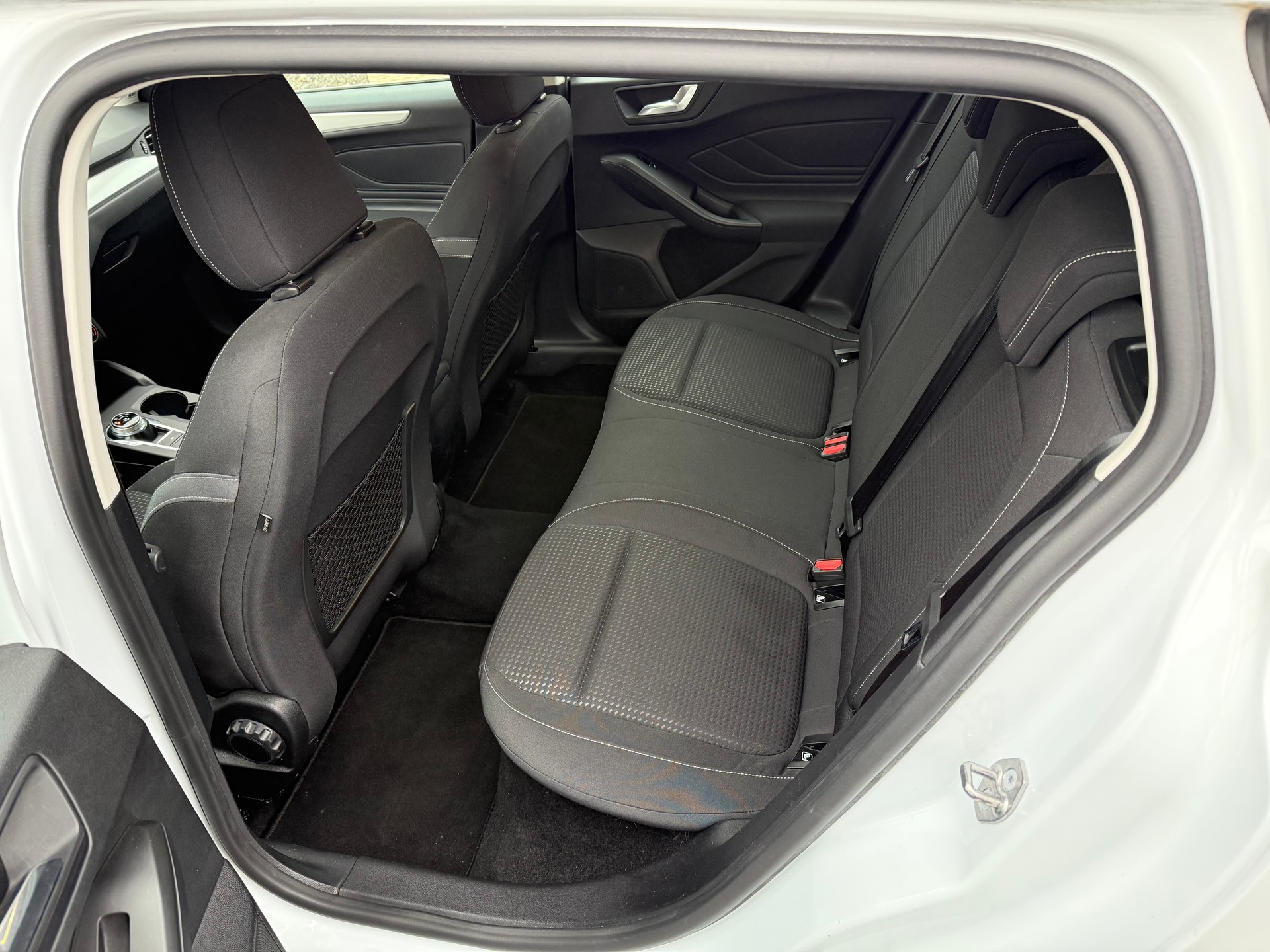 FORD Focus Station Wagon 1.5 EcoBlue 120 Cool & Connect-image-12
