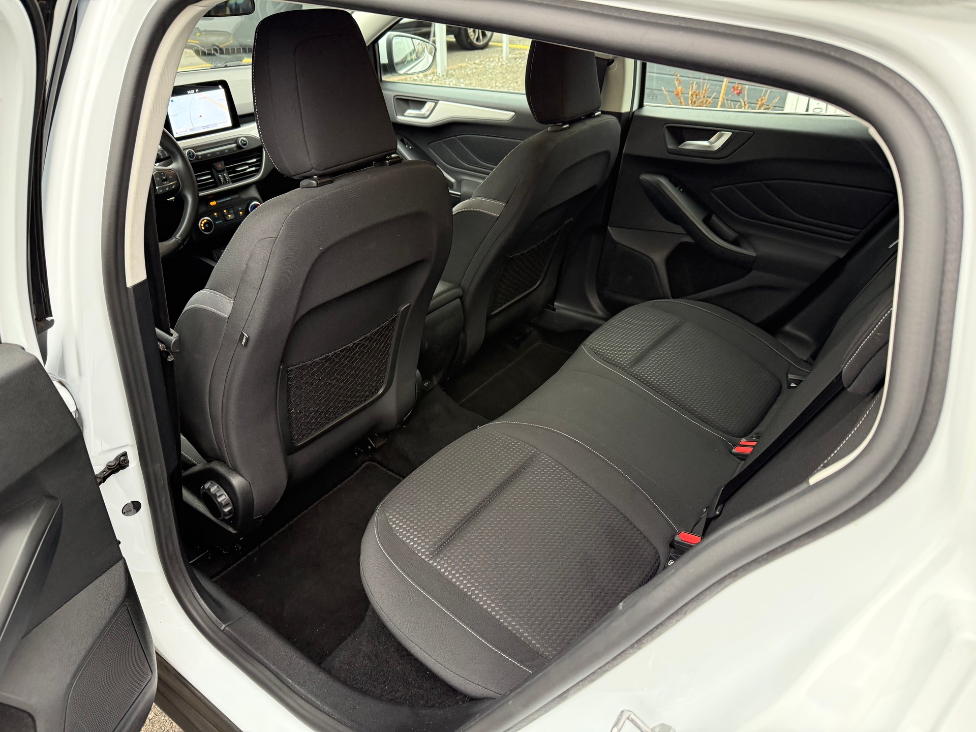 FORD Focus Station Wagon 1.5 EcoBlue 120 Cool & Connect-image-13