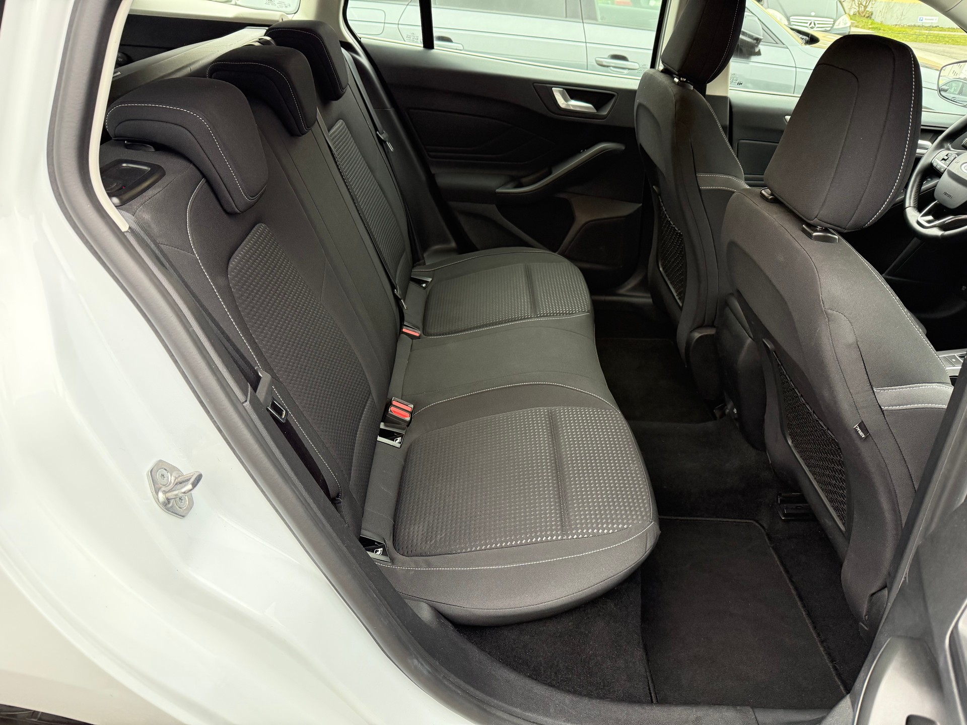 FORD Focus Station Wagon 1.5 EcoBlue 120 Cool & Connect-image-8