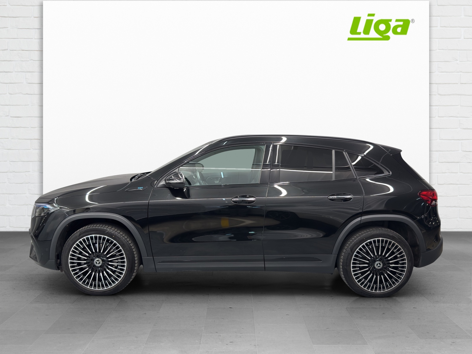 MERCEDES-BENZ EQA 350 AMG Line 4matic-image-0
