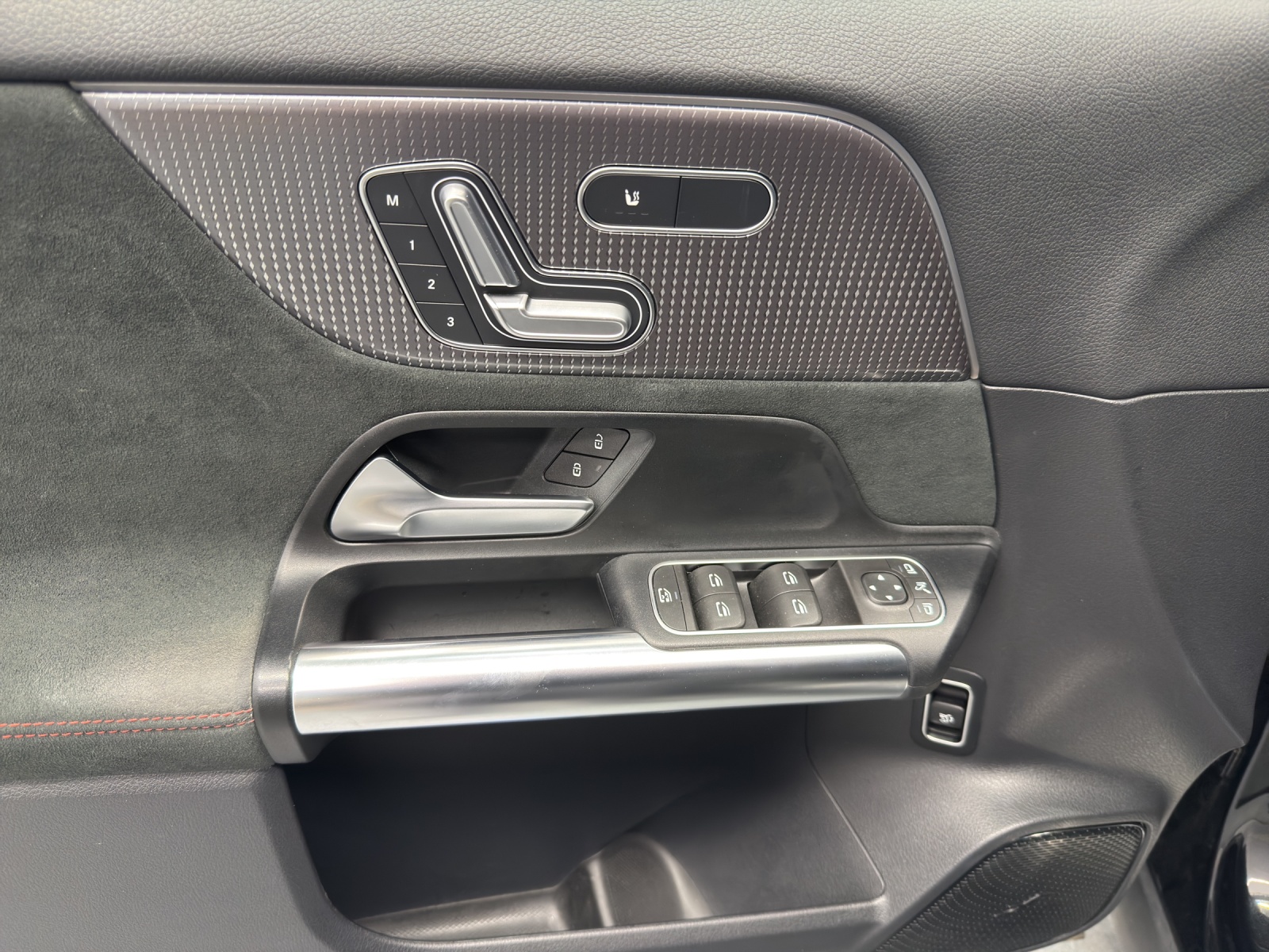MERCEDES-BENZ EQA 350 AMG Line 4matic-image-14