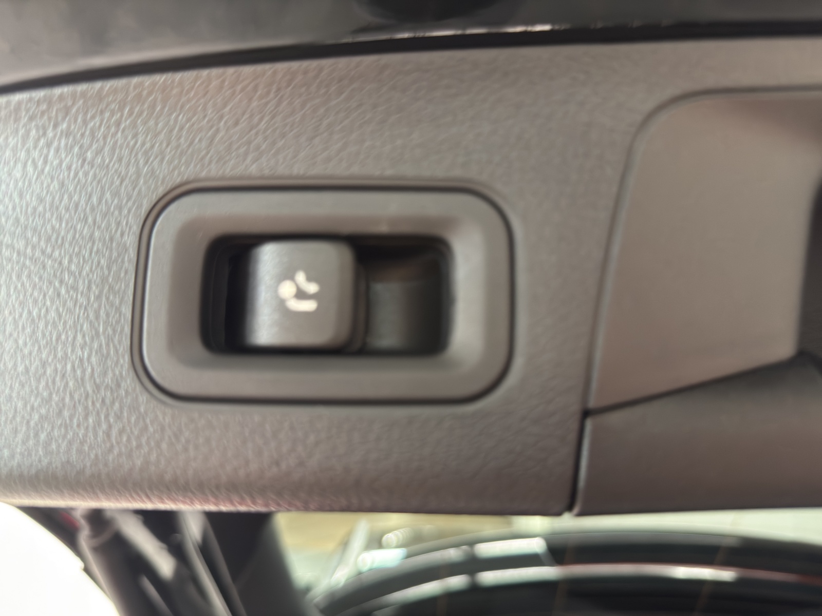 MERCEDES-BENZ EQA 350 AMG Line 4matic-image-12