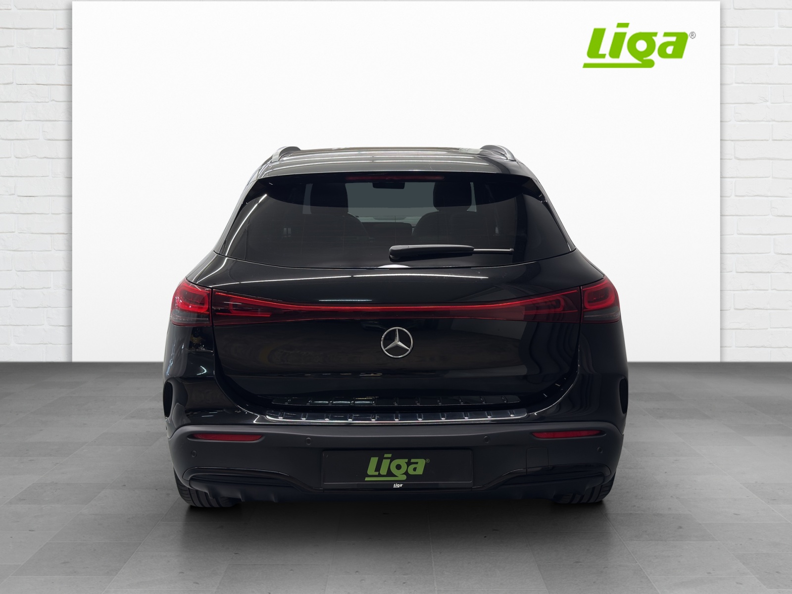 MERCEDES-BENZ EQA 350 AMG Line 4matic-image-4