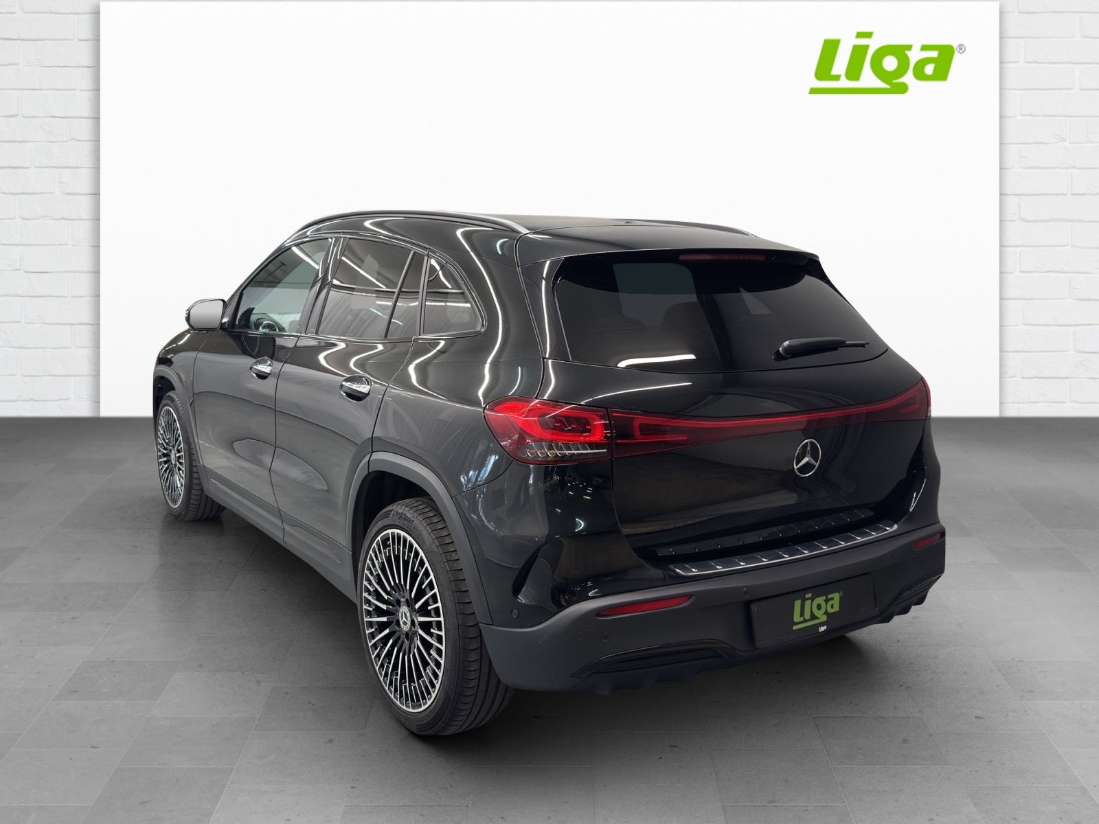 MERCEDES-BENZ EQA 350 AMG Line 4matic-image-3